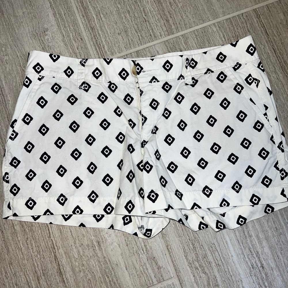 Old navy white decorative shorts size 6